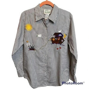 VINTAGE “The Quacker Factory” black and white,‎ striped button down shirt